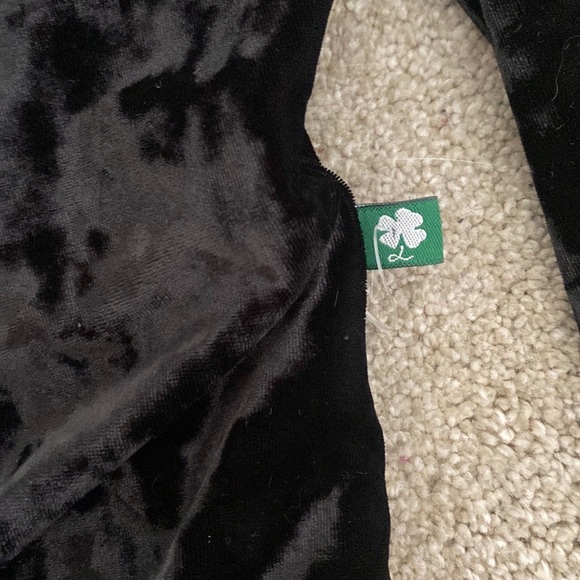 NWT Velvet Allure luckyleo - Picture 2 of 4